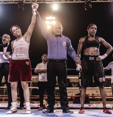 Amina Zidani remporte le titre de championne de France 2021 en boxe professionnelle