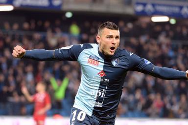 Joueur du HAC football sur le terrain