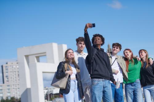 Des étudiants à la plage du Havre