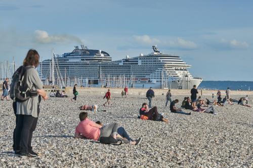 Paquebot depuis la plage du Havre