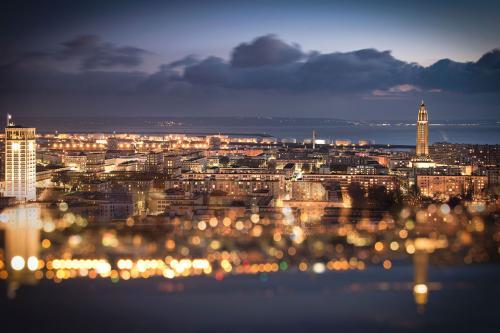 vue du centre ville du Havre la nuit