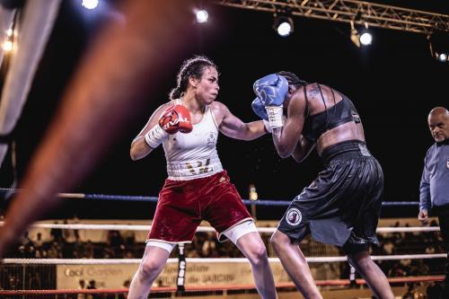 Amina Zidani remporte le titre de championne de France 2021 en boxe professionnelle