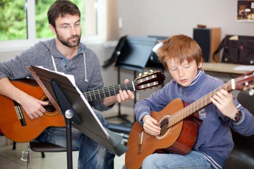 Cours de guitare à l'École de musique et de danse intercommunale