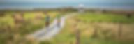 Cyclistes sur un chemin rural