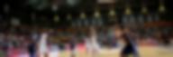 joueurs de basket en plein match